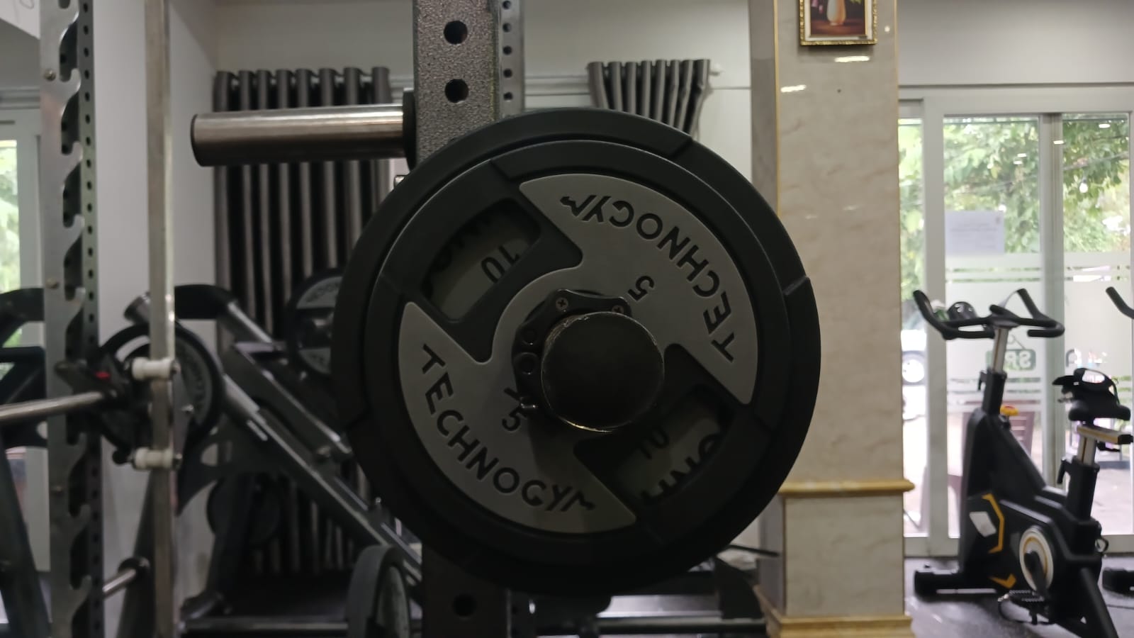 Leg Day for Midsize Women: Strength, Confidence & Real Gym Tips