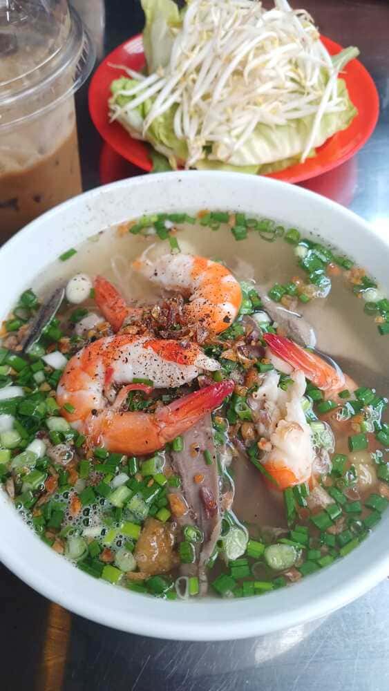 13 Must-Try Vietnamese Dishes + Food Tips for Travelers