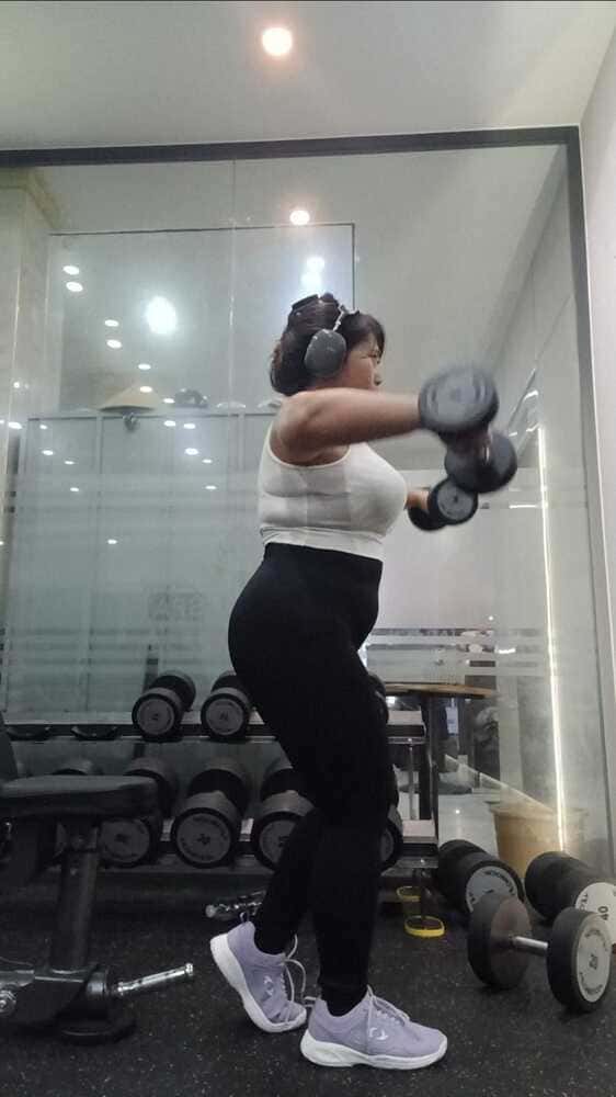 Lateral Raises Midsizewoman