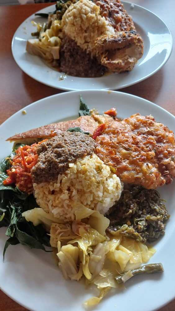 Nasi padang cost 1,5$