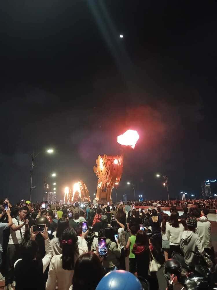 Da Nang Dragon bridge fire show