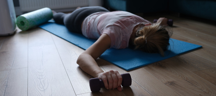 At-home yoga flow for active recovery and stress relief in female strength training