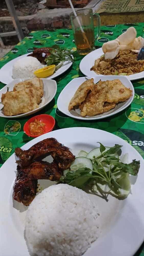 ayam bakar dan mendoan
