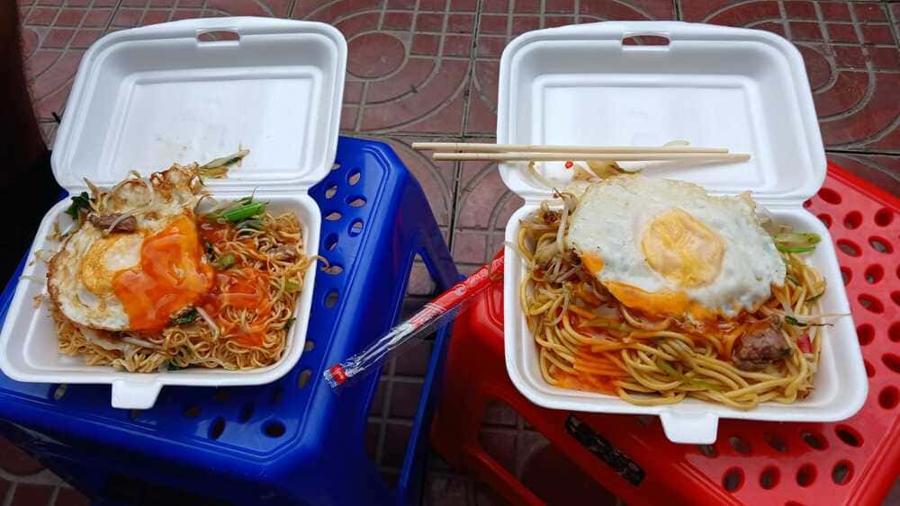 fried noodles in Phnom Penh