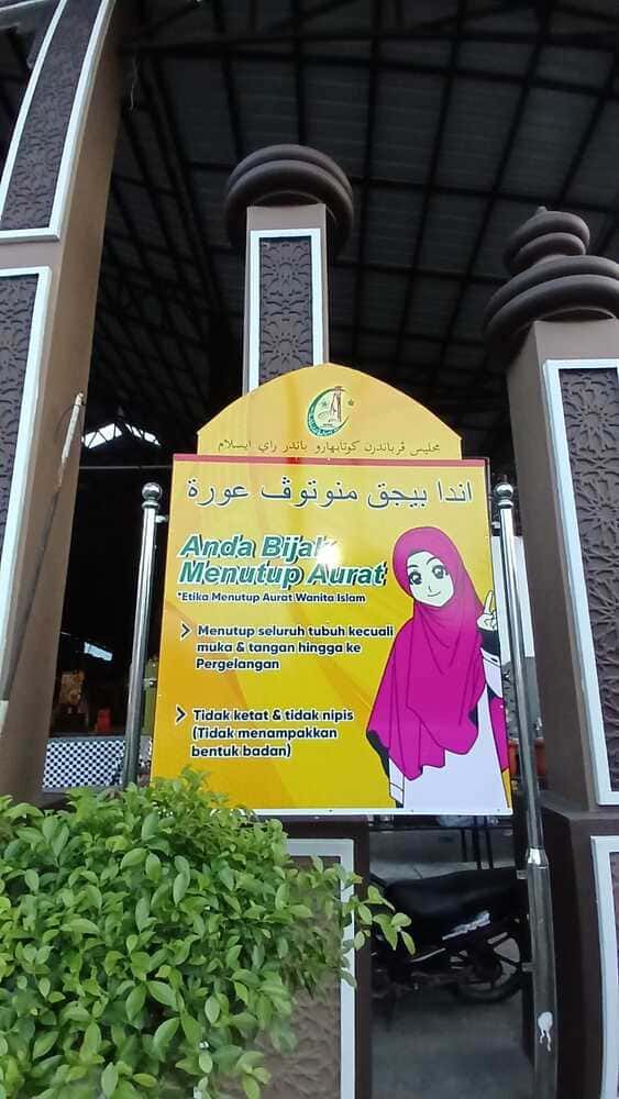 dress modestly in Kelantan