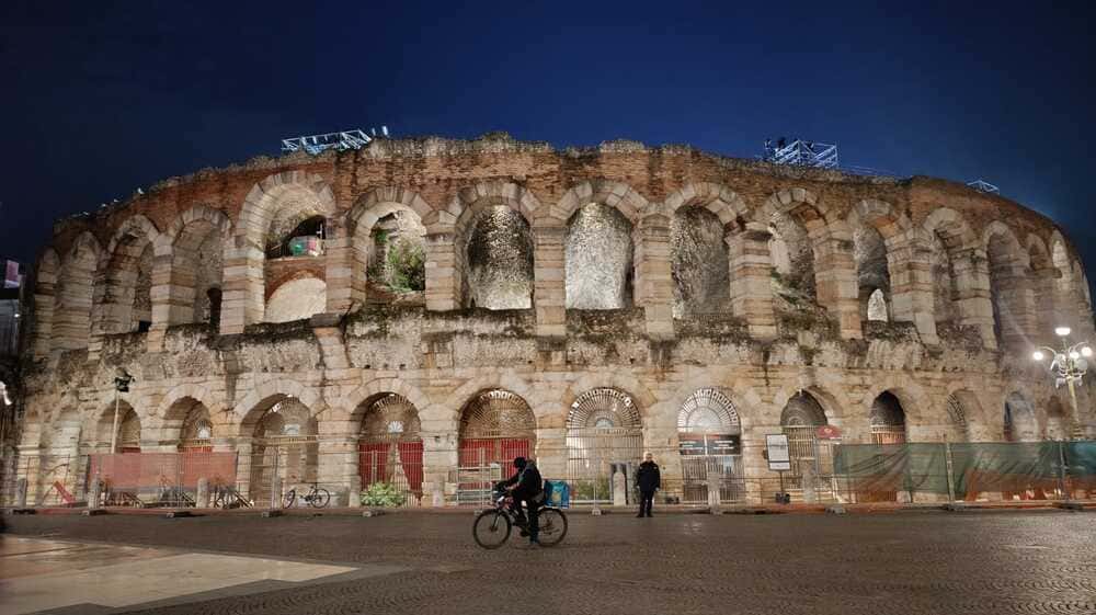 Arena Verona at night
