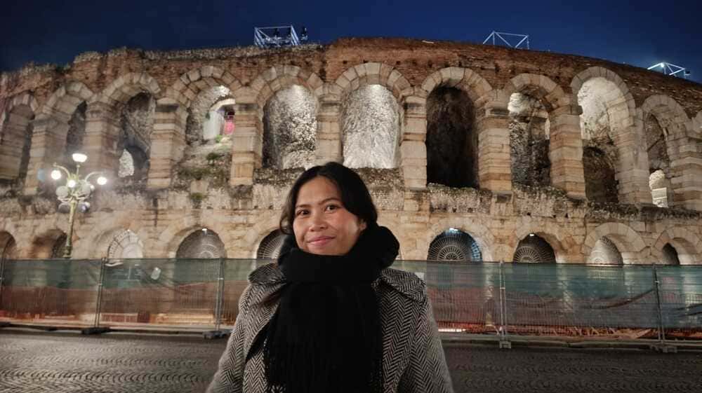 A woman in Arena de Verona