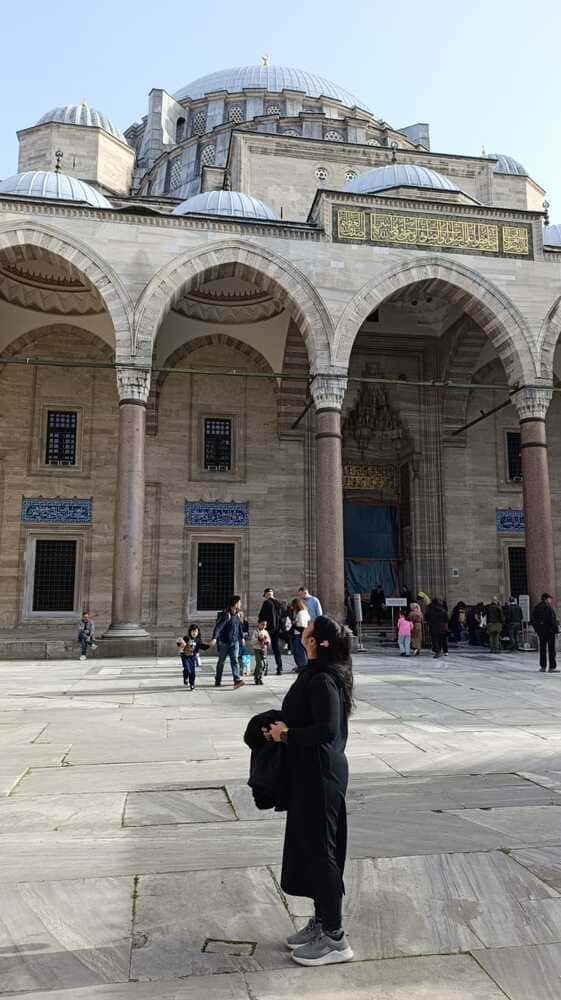 How to dress in Istanbul