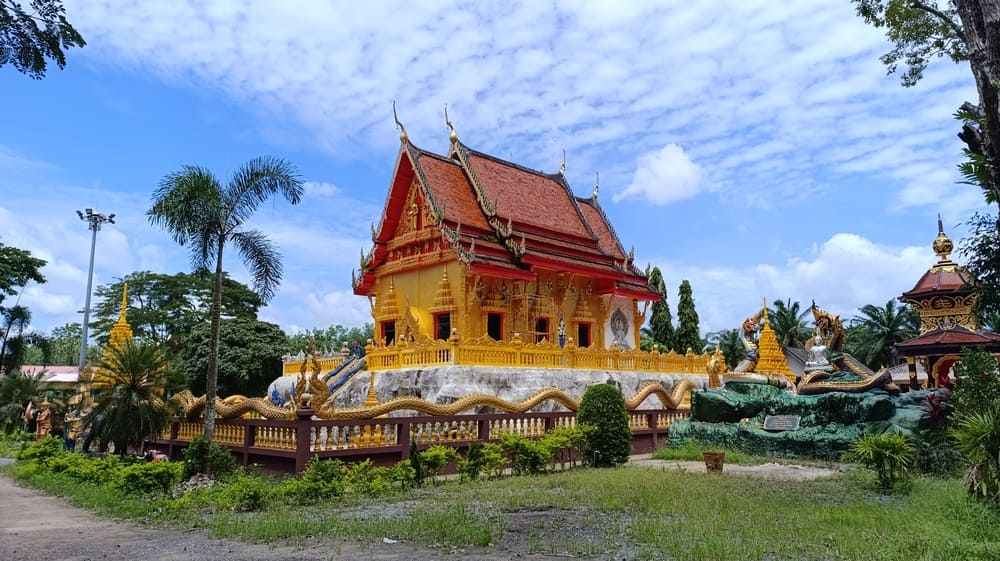 Wat Tham Khao Pina in Trang