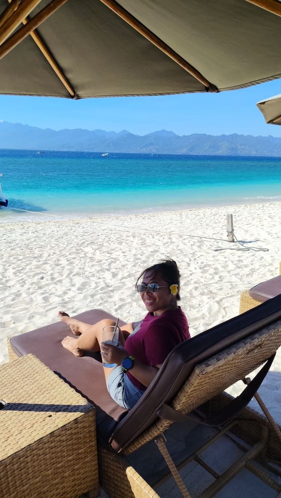 Sun bathing in Gili T